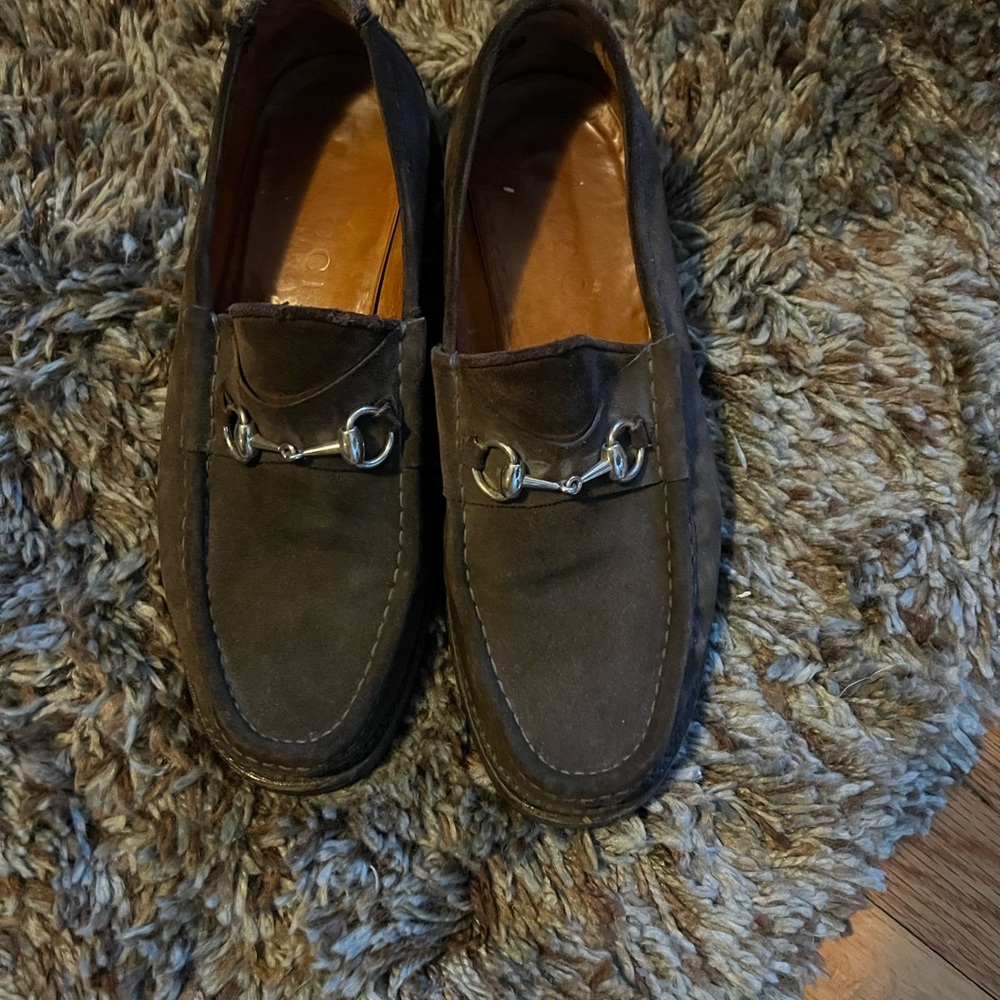 Gucci suede loafers in excellent condition. Hardly used, size 10.